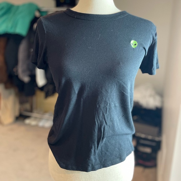 Simple Black T-Shirt with Cute alien - Picture 1 of 4